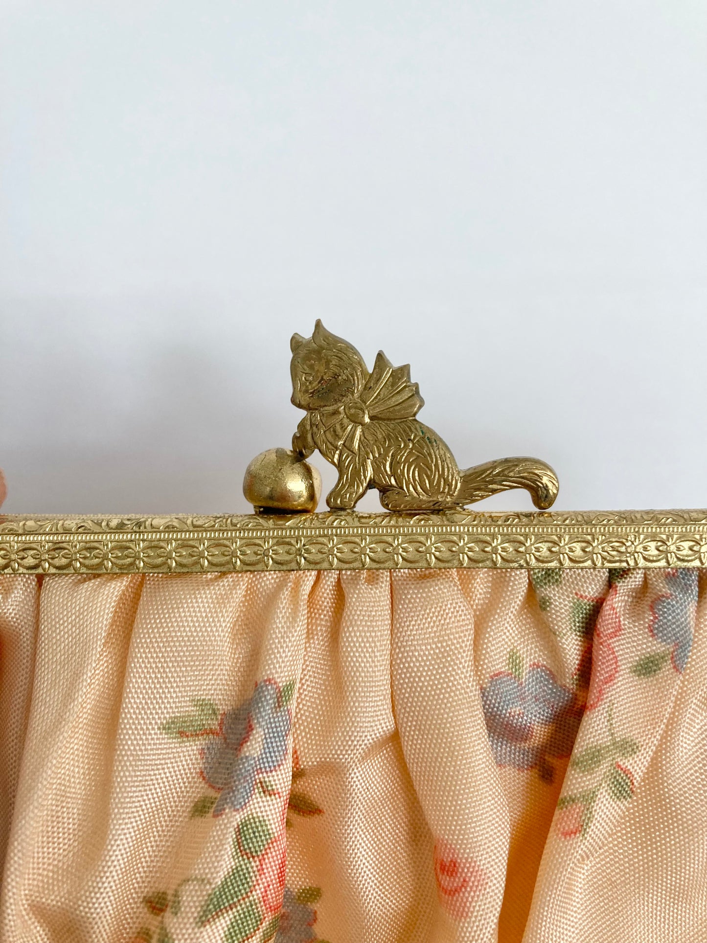 Adorable Vintage Kitty Clasp Purse, Brass Top Fabric Vintage Purse with Kitty Theme