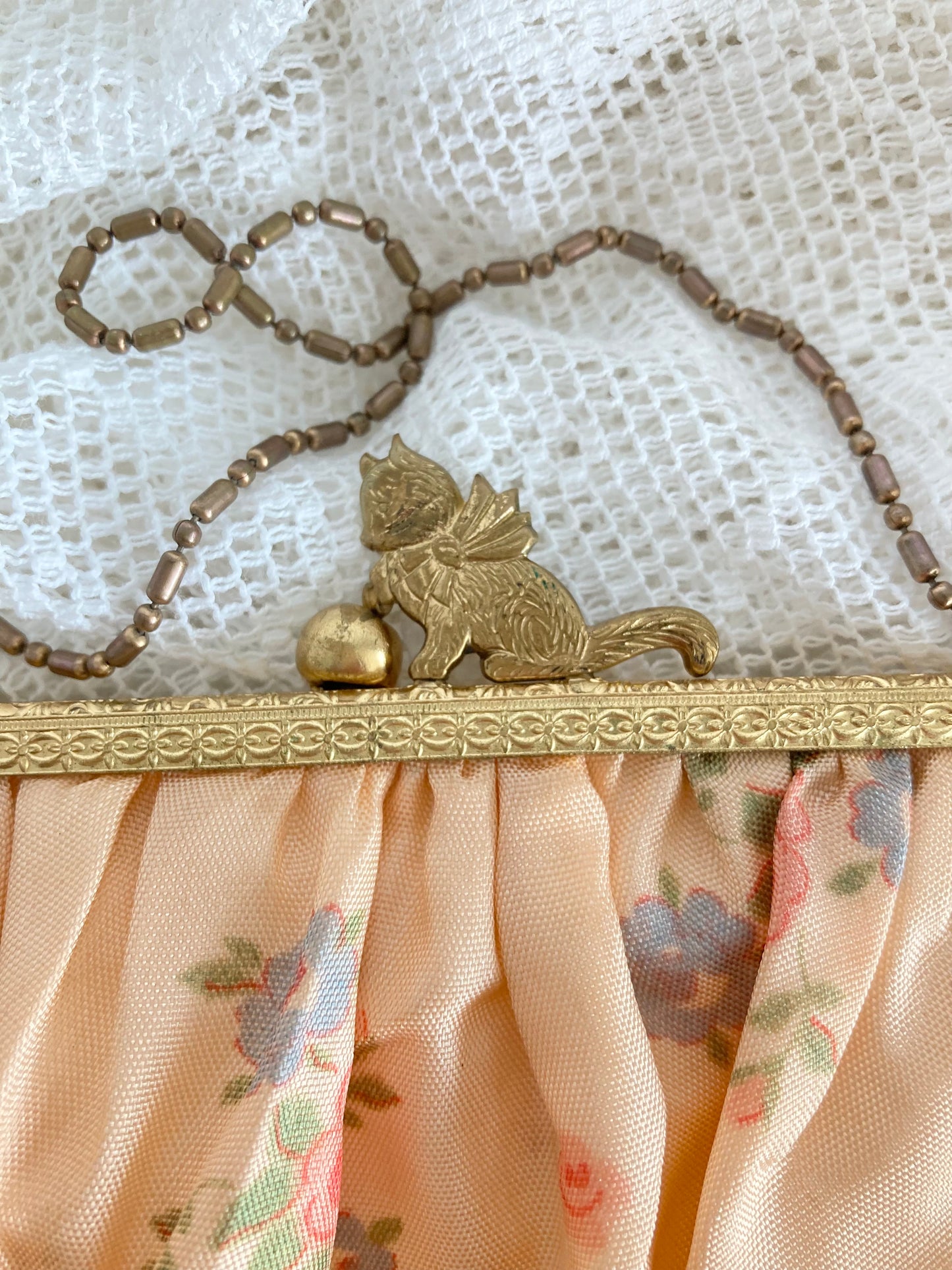 Adorable Vintage Kitty Clasp Purse, Brass Top Fabric Vintage Purse with Kitty Theme