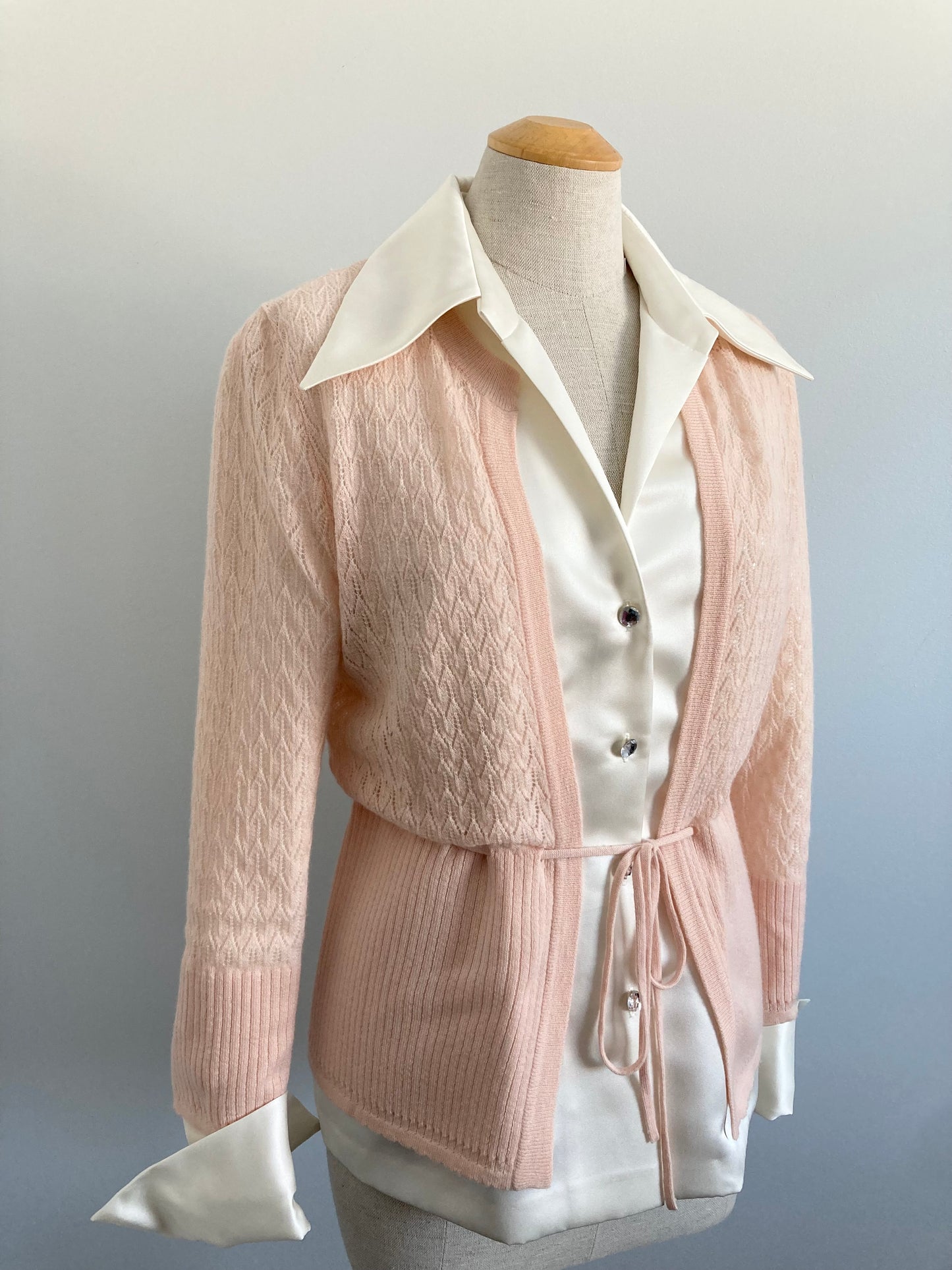 100% Cashmere Lace Sweater, Holt Renfrew Fine Lace Cardigan, Cashmere Spring Sweater, Peachy Pink Cashmere Sweater, Size M