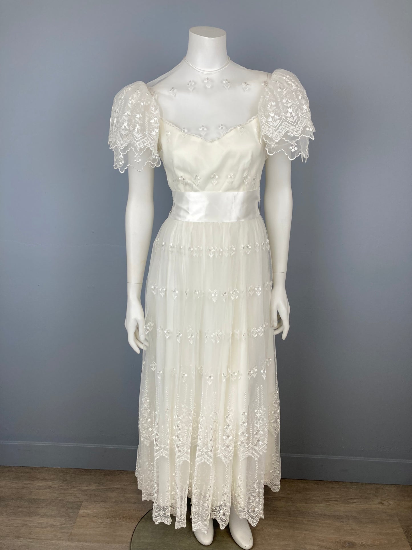 Vintage Embroidered White Tulle Dress, Wedding Dress, Vintage Bridal Dress, Size S/M