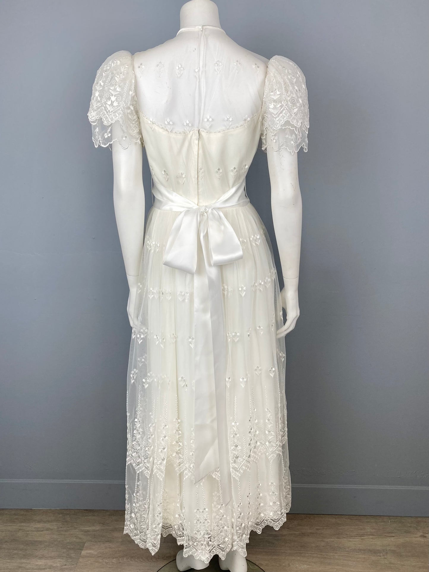Vintage Embroidered White Tulle Dress, Wedding Dress, Vintage Bridal Dress, Size S/M