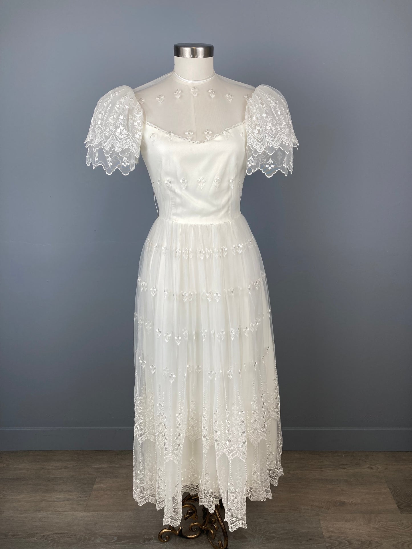 Vintage Embroidered White Tulle Dress, Wedding Dress, Vintage Bridal Dress, Size S/M