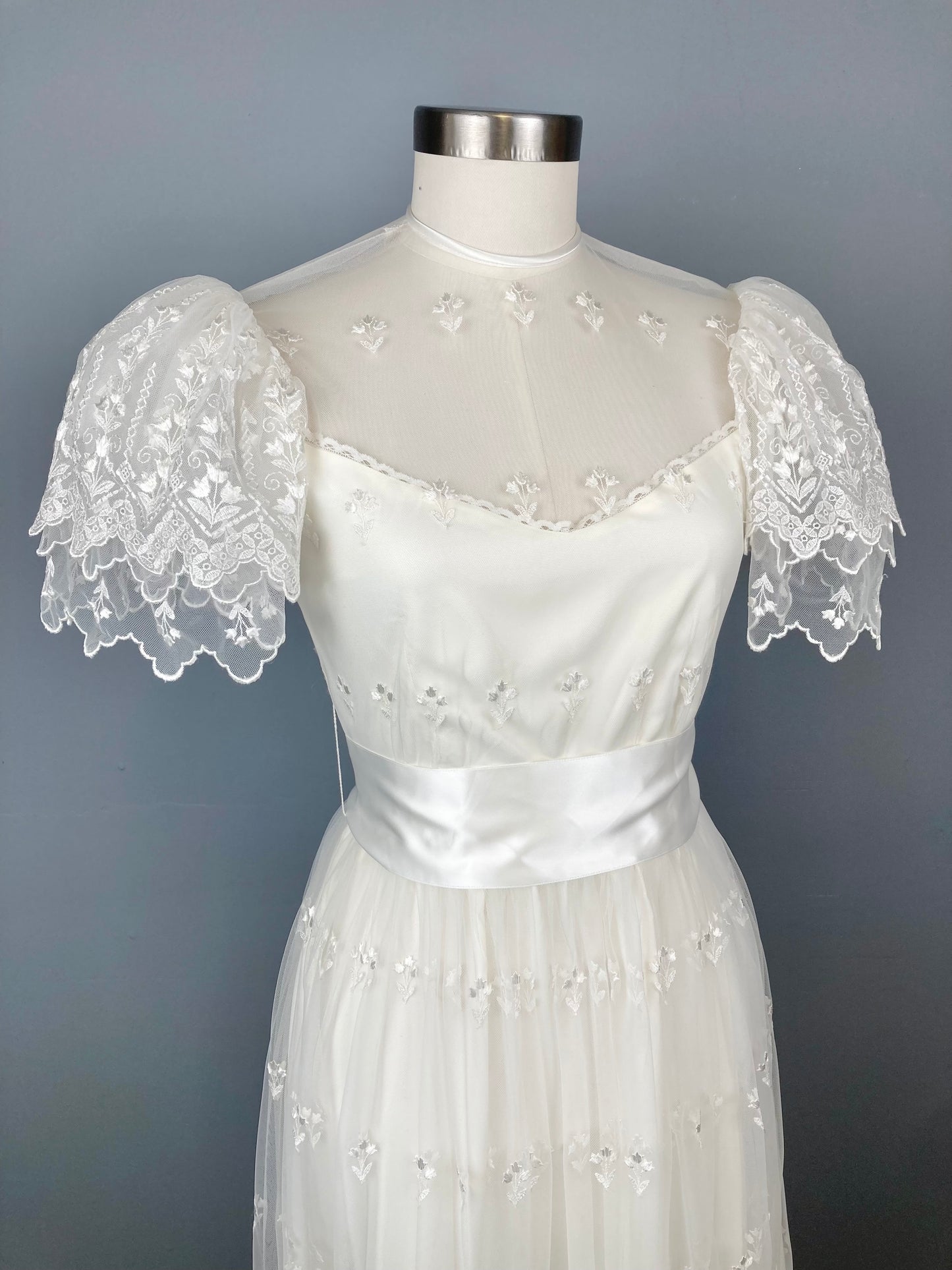 Vintage Embroidered White Tulle Dress, Wedding Dress, Vintage Bridal Dress, Size S/M