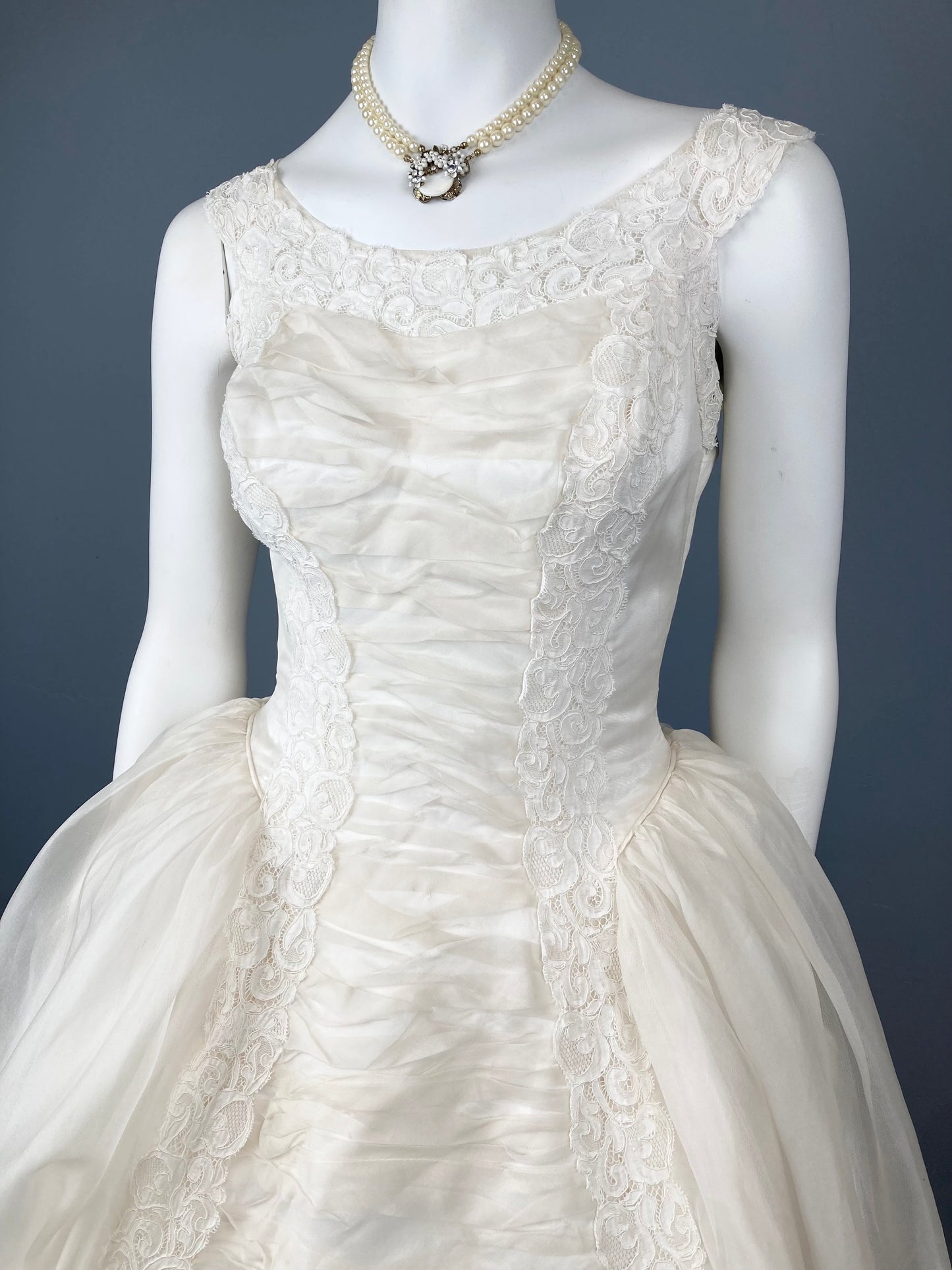 Gorgeous 1950s Wedding Dress, "Doreen", Size S/M