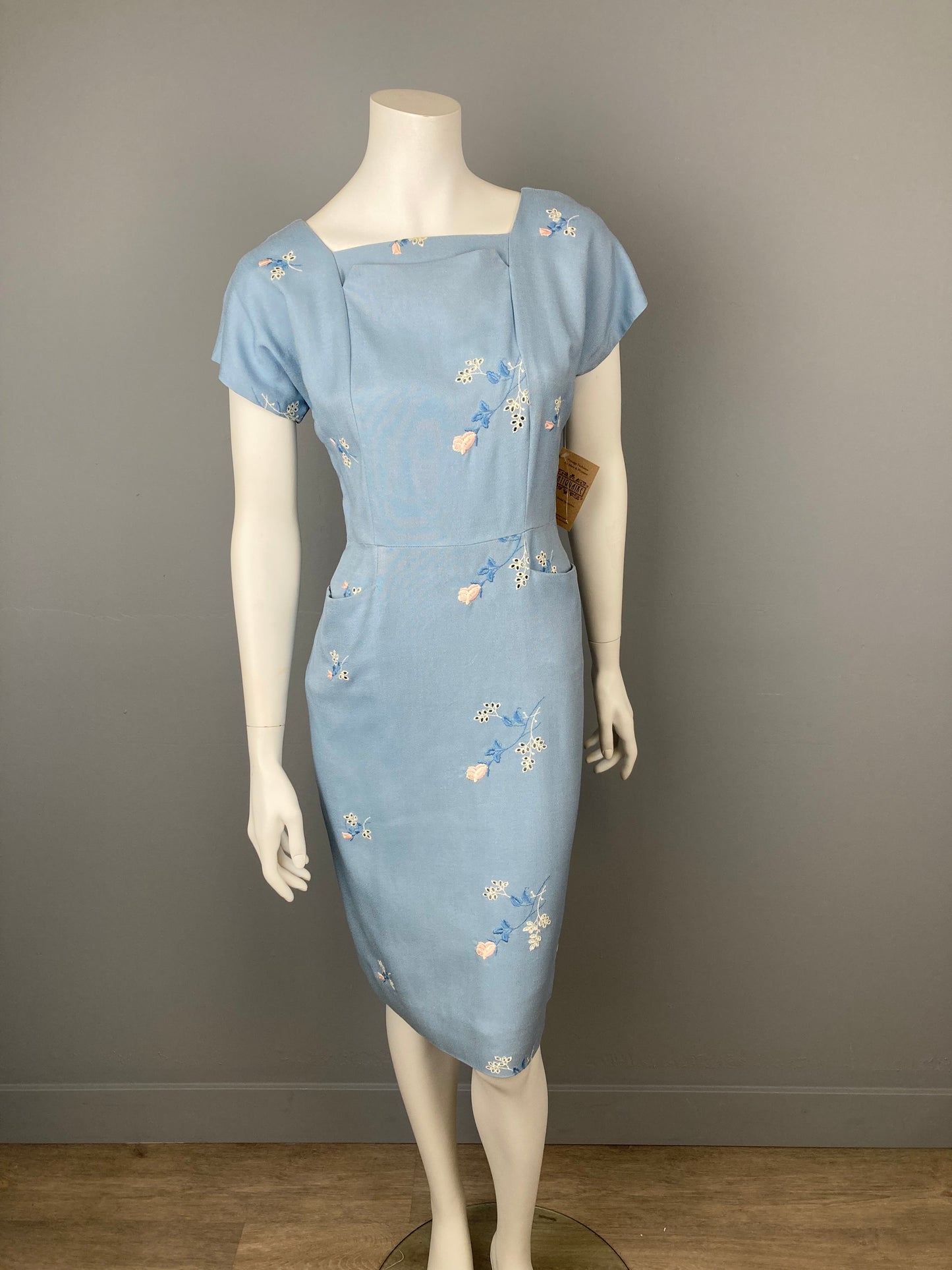 1960s Embroidered Cotton/Linen Dress, Size M, Vintage Summer Afternoon Dress