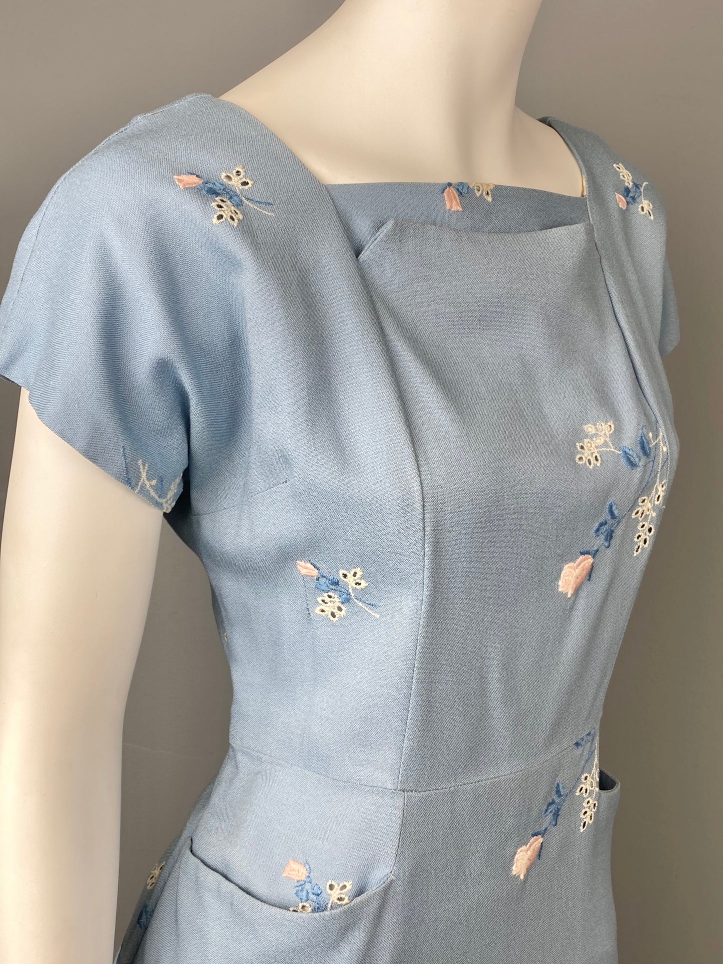 1960s Embroidered Cotton/Linen Dress, Size M, Vintage Summer Afternoon Dress