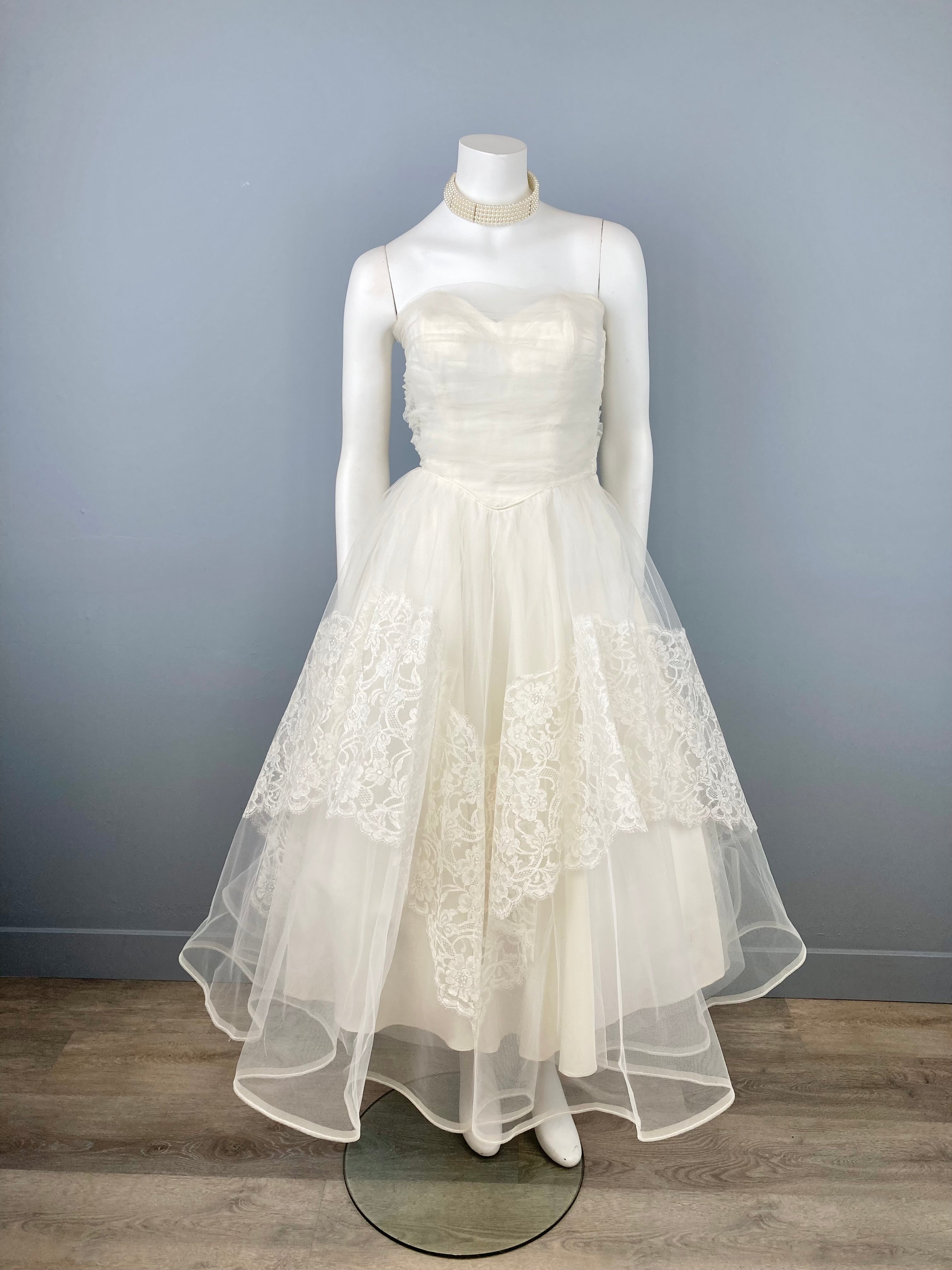 1950s Tea Length Tulle and Lace Wedding Dress "Hunny", Vintage Bridal Dress, Size S