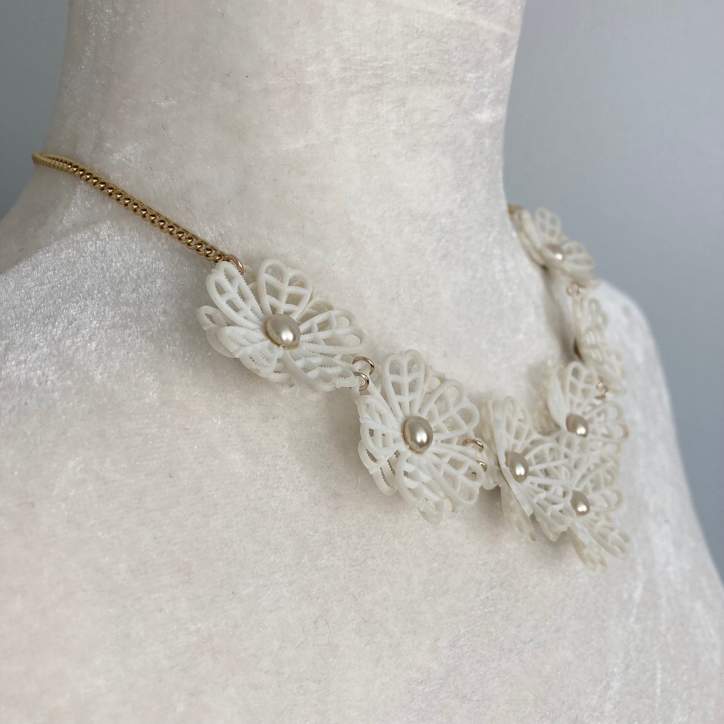 1950s Lacy Plastic Flower Choker, White Flower Wedding Necklace