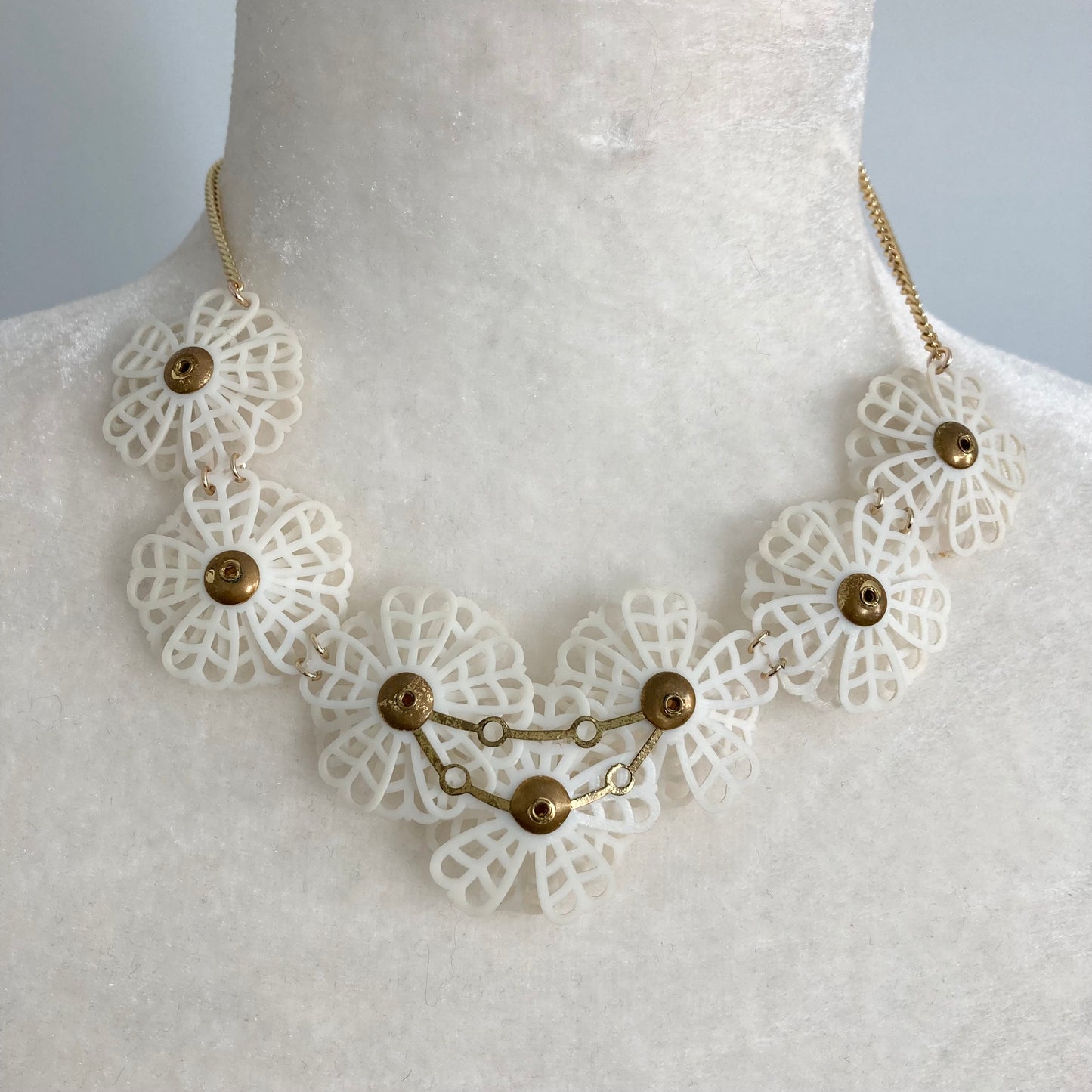 1950s Lacy Plastic Flower Choker, White Flower Wedding Necklace