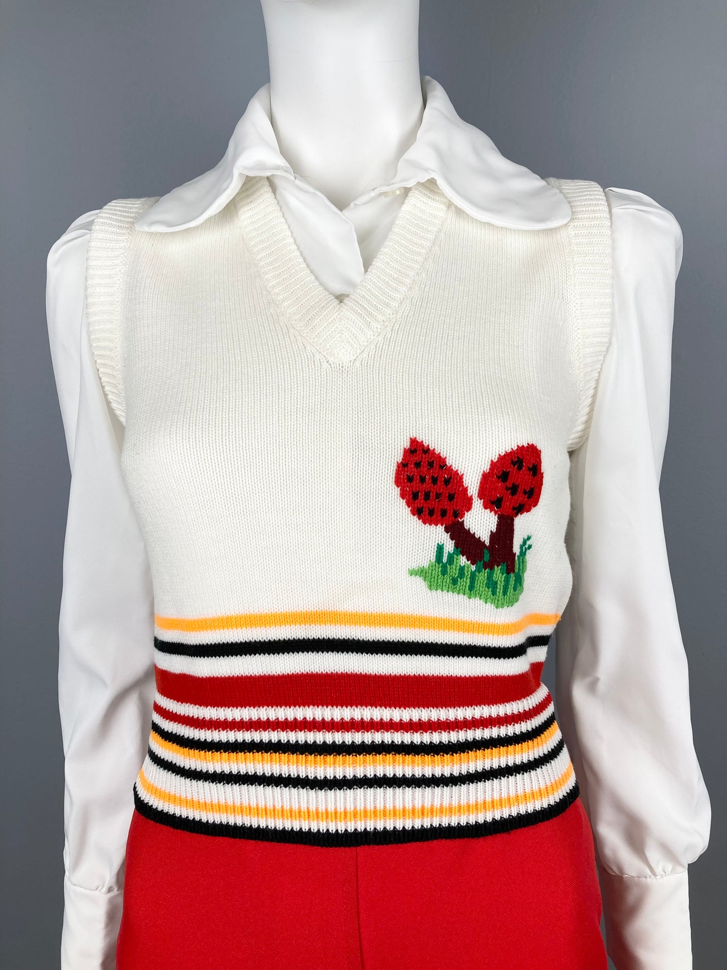 1970s Mod Mushroom Knit Vest, 70s Mod Vest, size XS