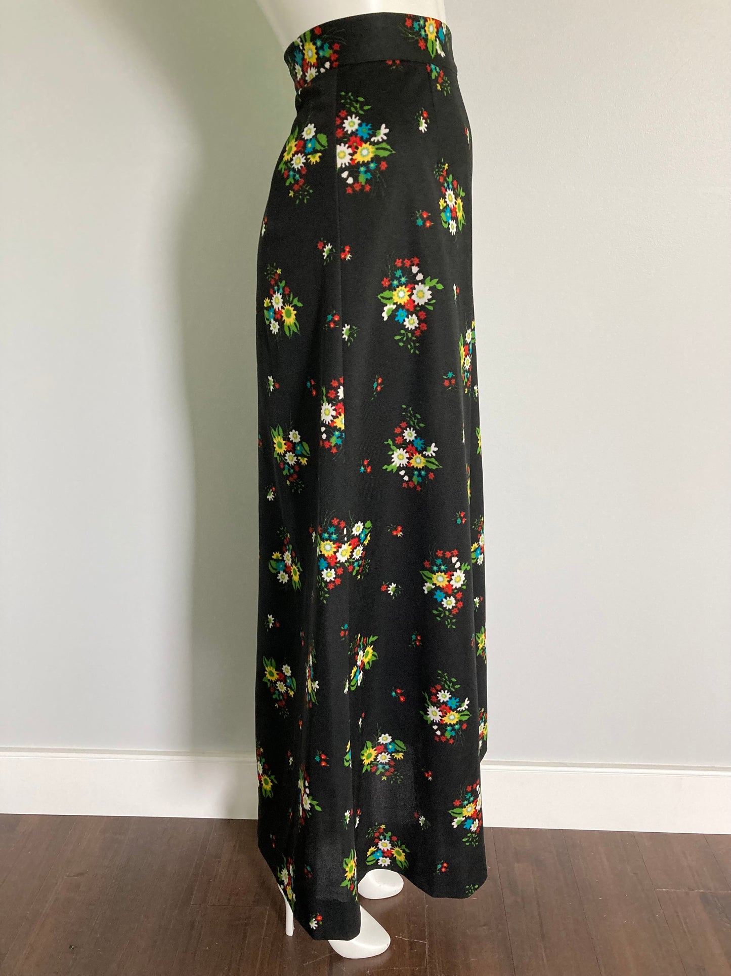 Cute 1970s A-Line Maxi Skirt, Floral Maxi Length Skirt, Size XS