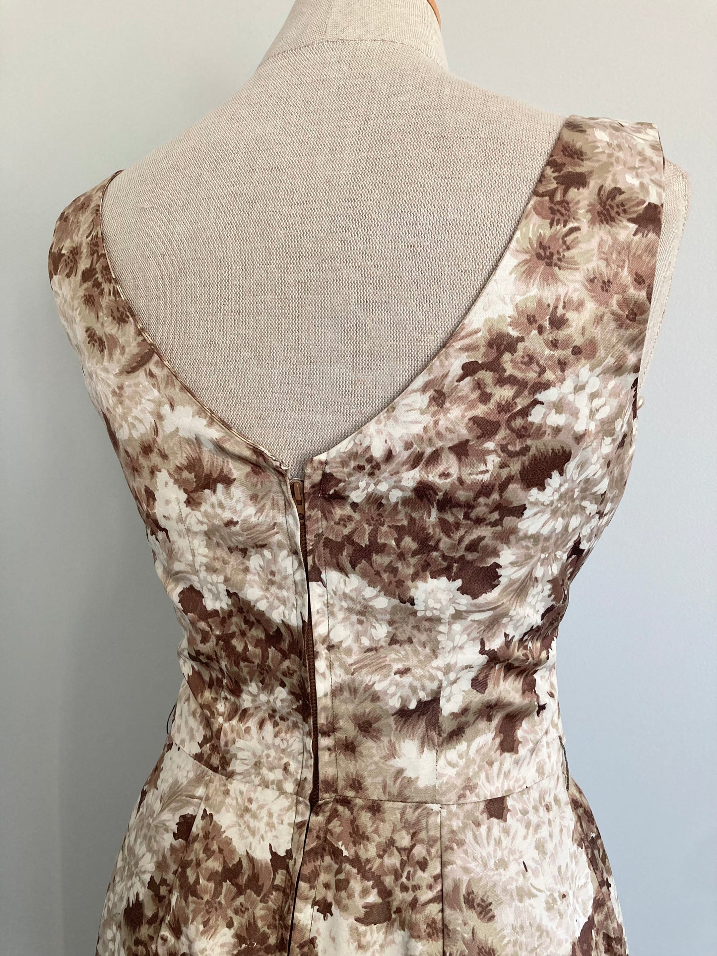 1950s Summer Floral Dress, 50s Fitted Neutral Floral Dress, Size S/M