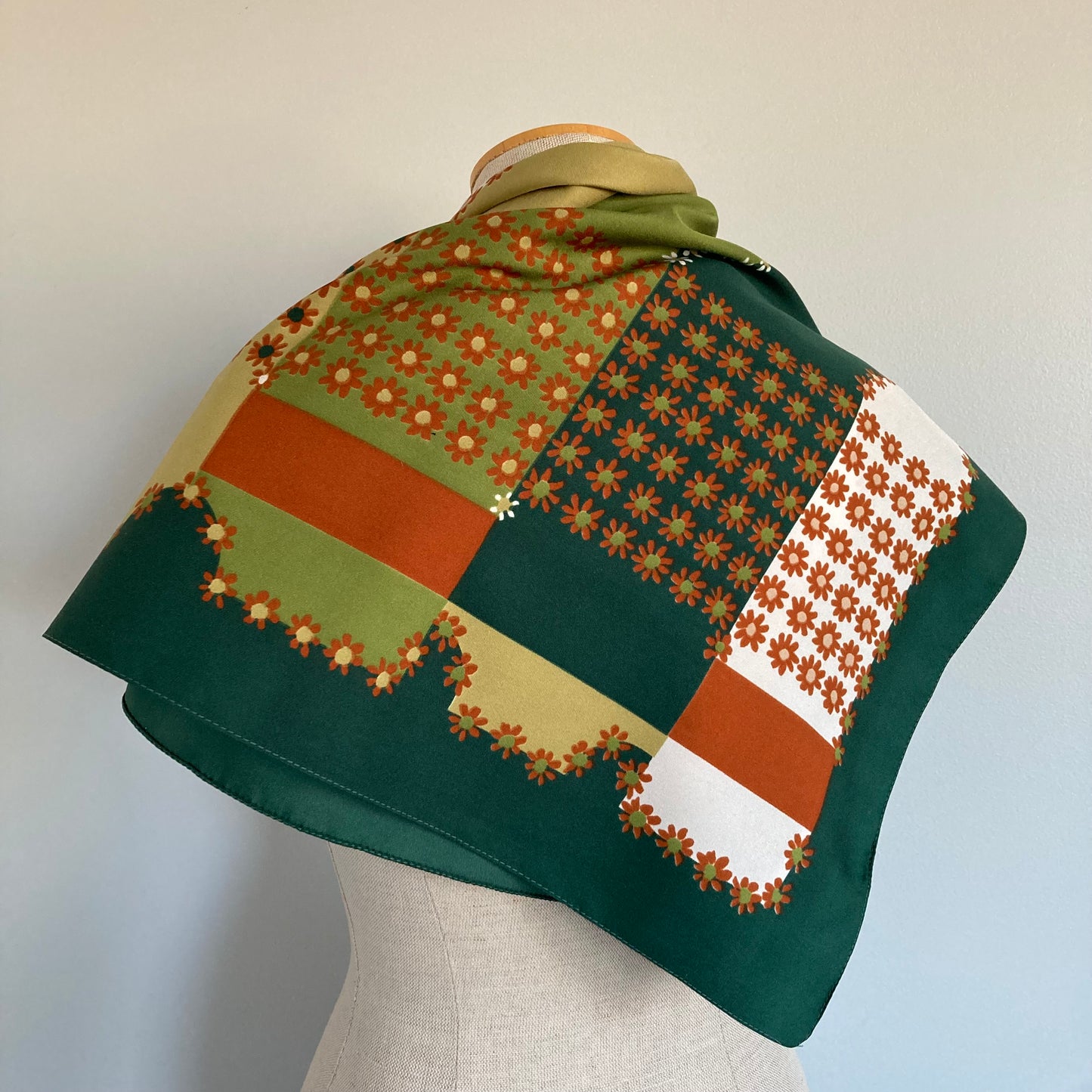 1970s Italian Daisy Print Large Square Scarf