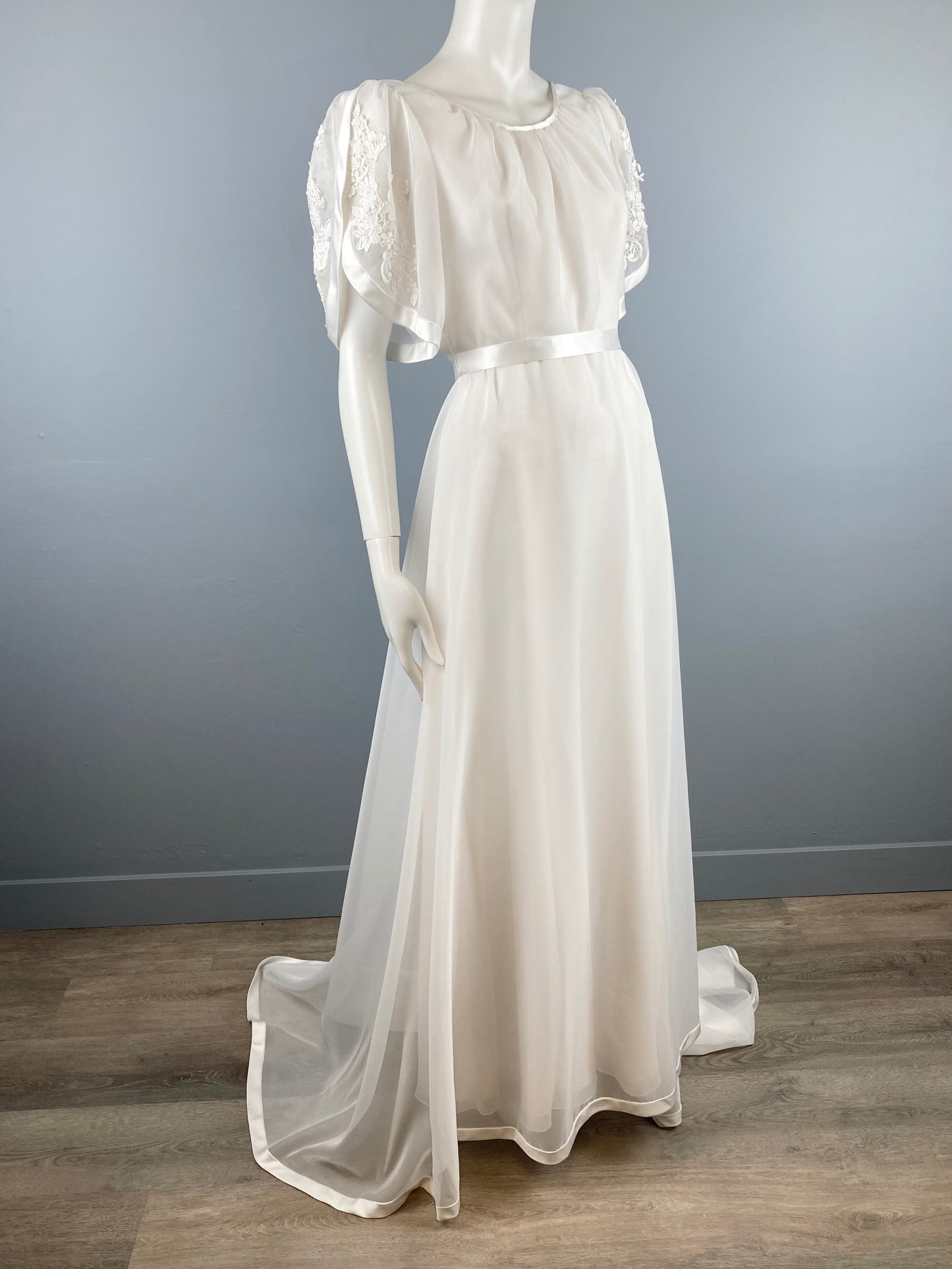 Nuna Barran 1970s Wedding Dress, Vintage Bridal Dress, Goddess Style Wedding Dress, Size S