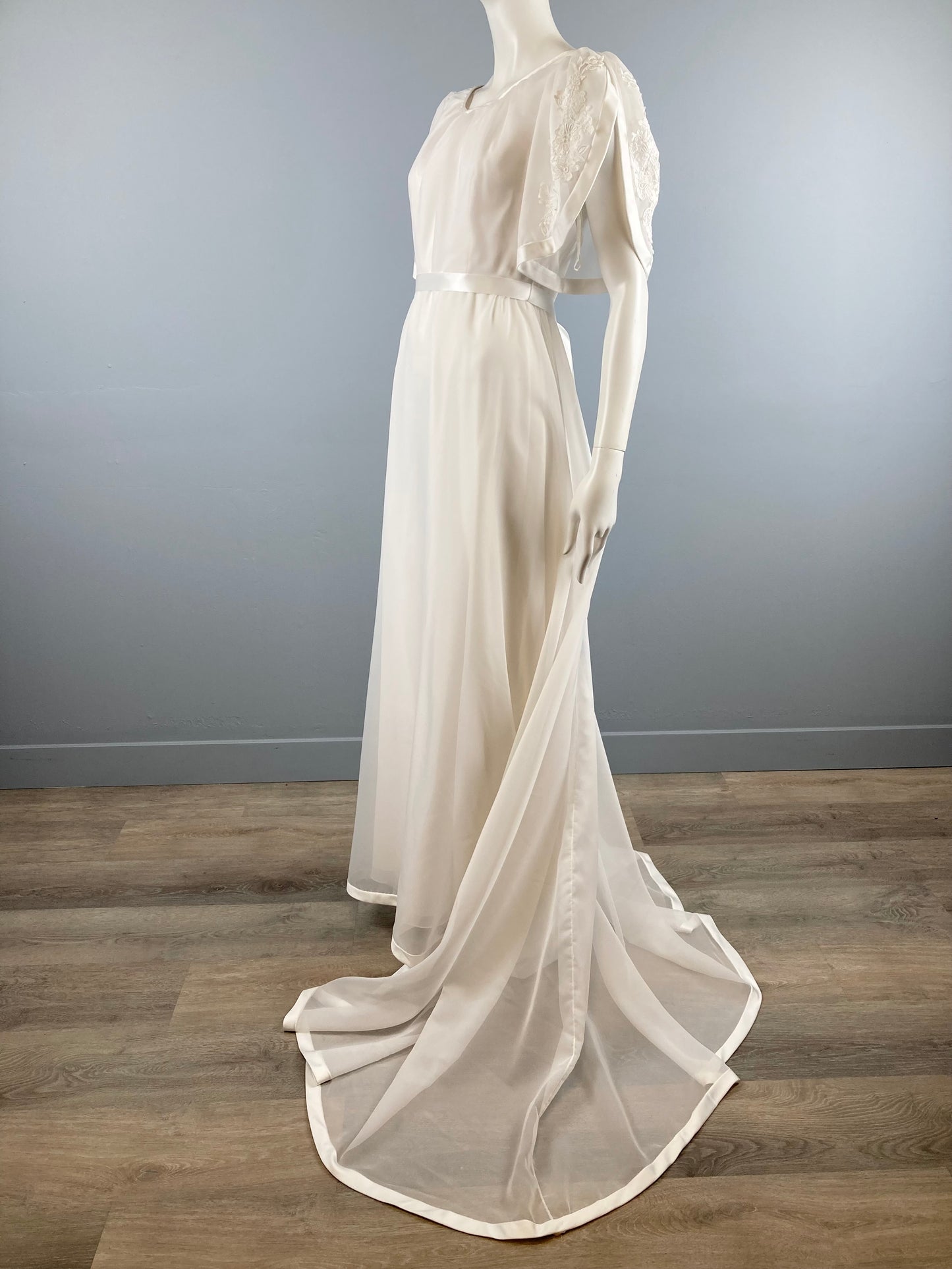 Nuna Barran 1970s Wedding Dress, Vintage Bridal Dress, Goddess Style Wedding Dress, Size S