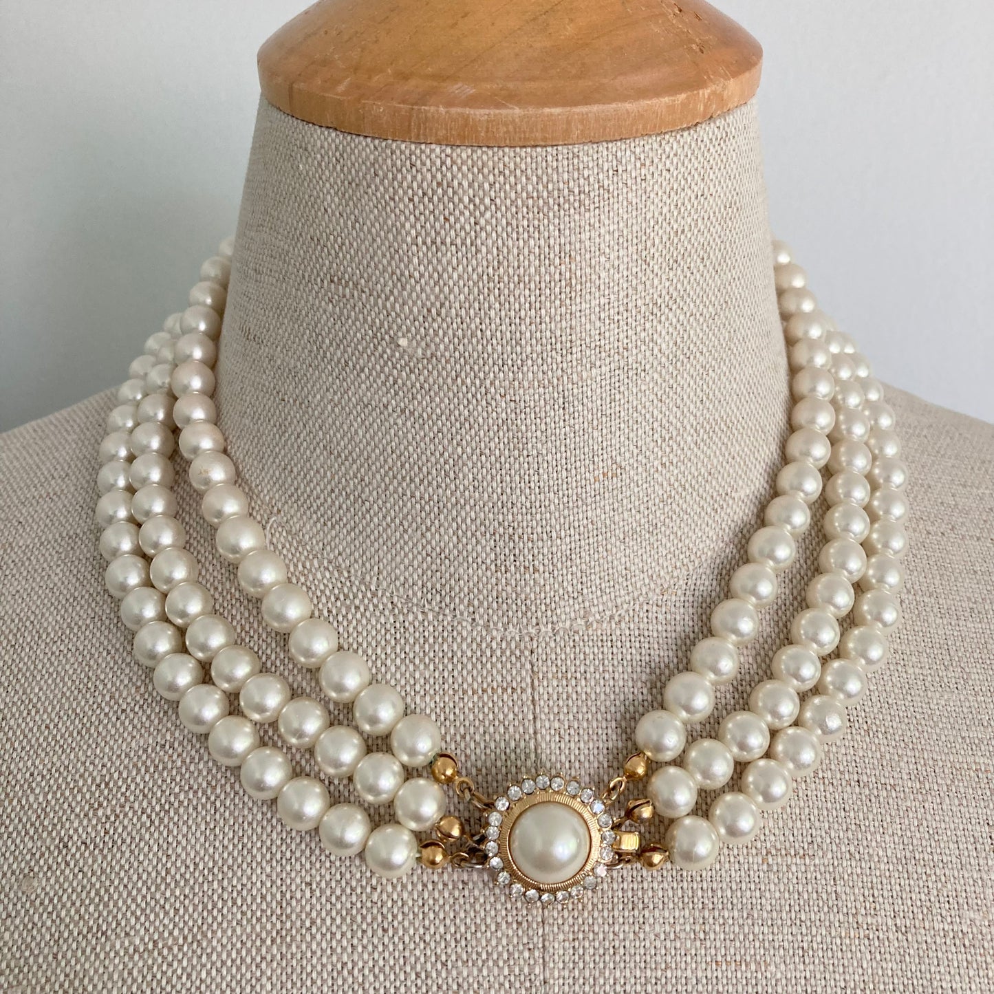 Classic Pearl Choker Necklace