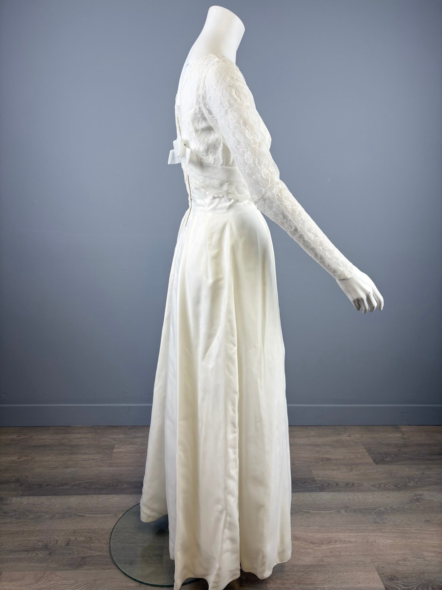 Sweet Marie" 1960s Wedding dress Antiquaire Boutique Sweet Marie" 1960s Wedding dress Antiquaire Boutique