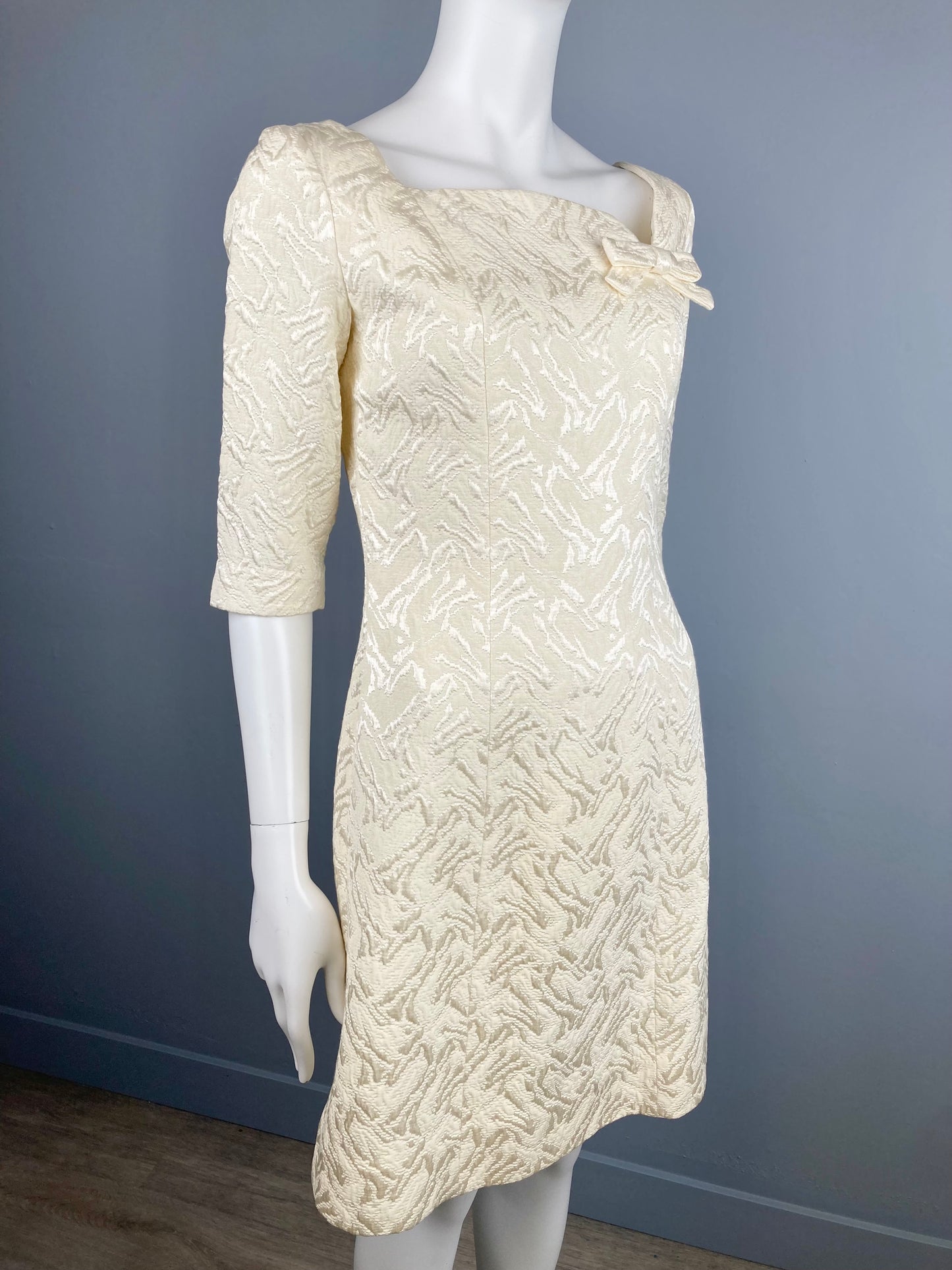 1960/70s Cream Brocade Notched Neckline Mini, Mod Brocade Dress, Size S