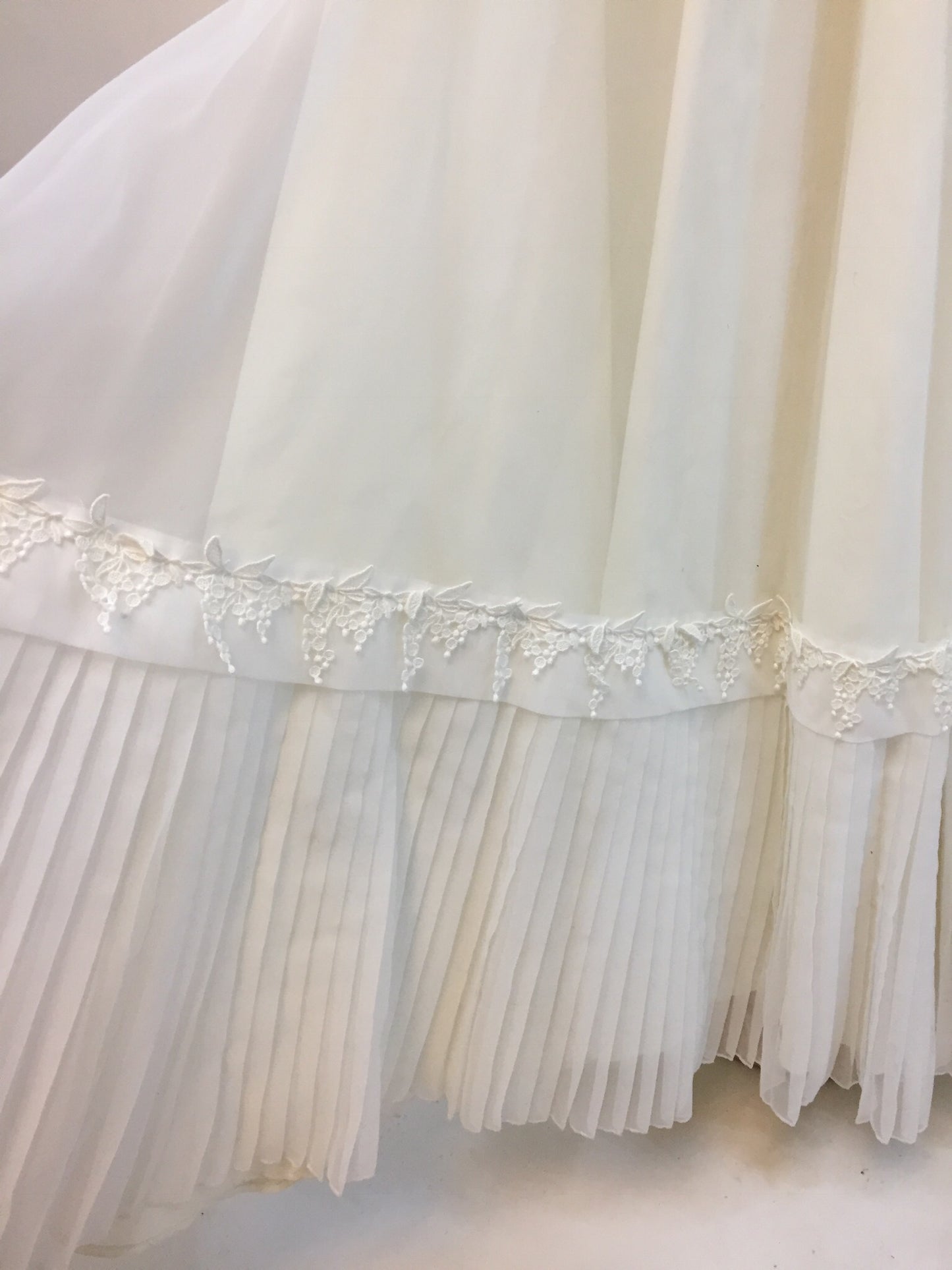 Wisteria ‘70s Boho Wedding Dress - Antiquaire Boutique 