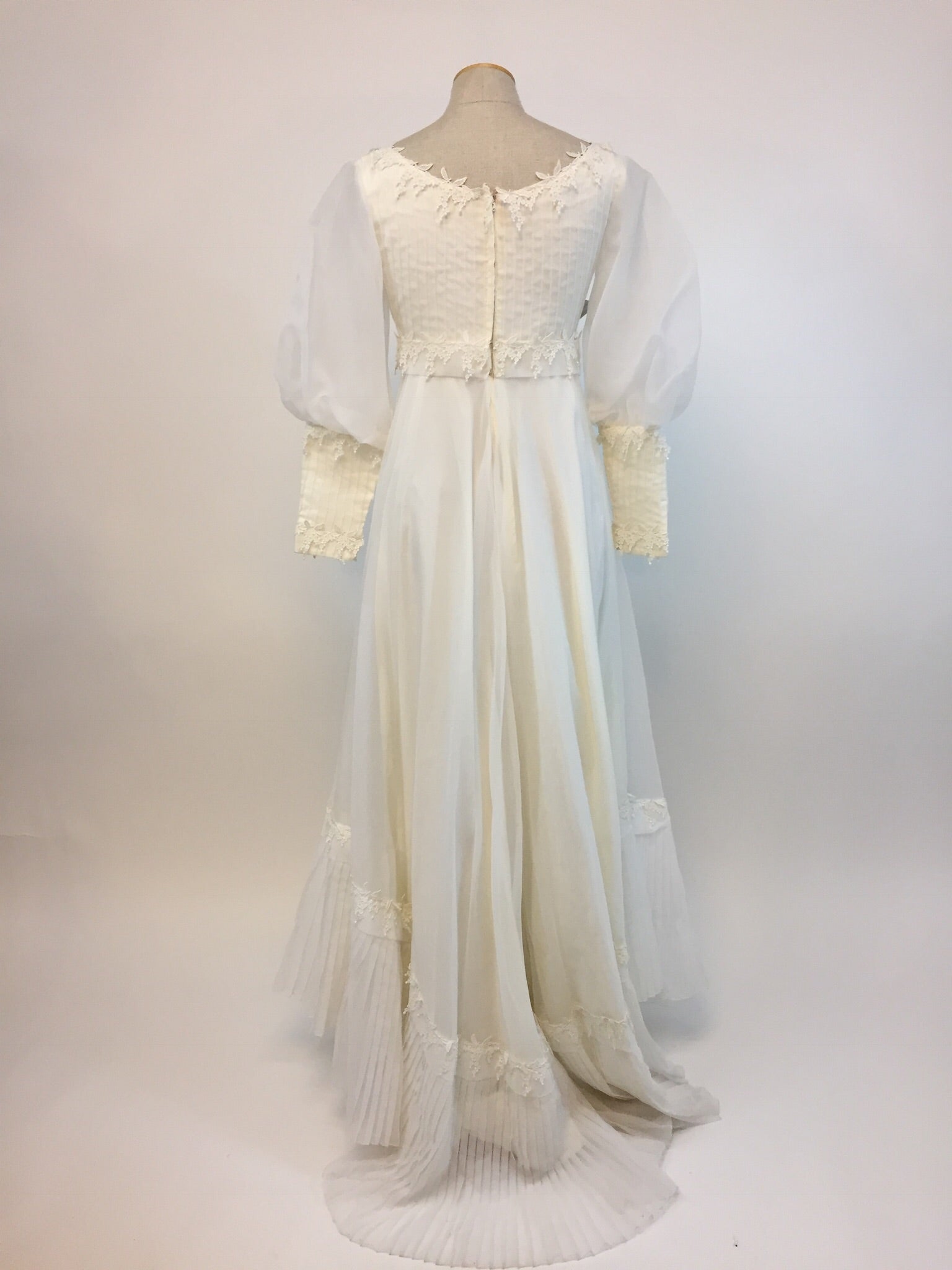 Wisteria ‘70s Boho Wedding Dress - Antiquaire Boutique 